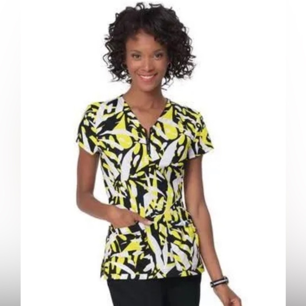 Koi Stretch scrub top half zip💛💛 xs extra small